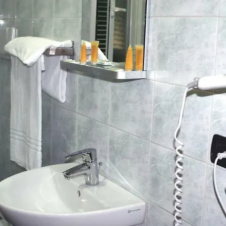 Della Posta Hotell 3*
